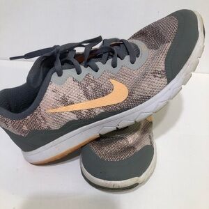 Nike Flex Experience RN 4 Womens Gray Peach light weight running cross train 7.5